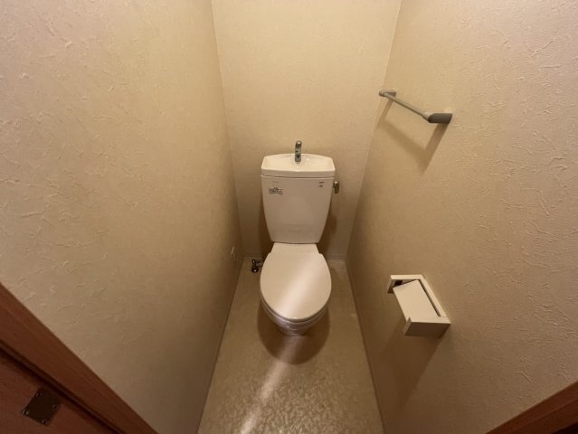 トイレ　同物件別部屋写真