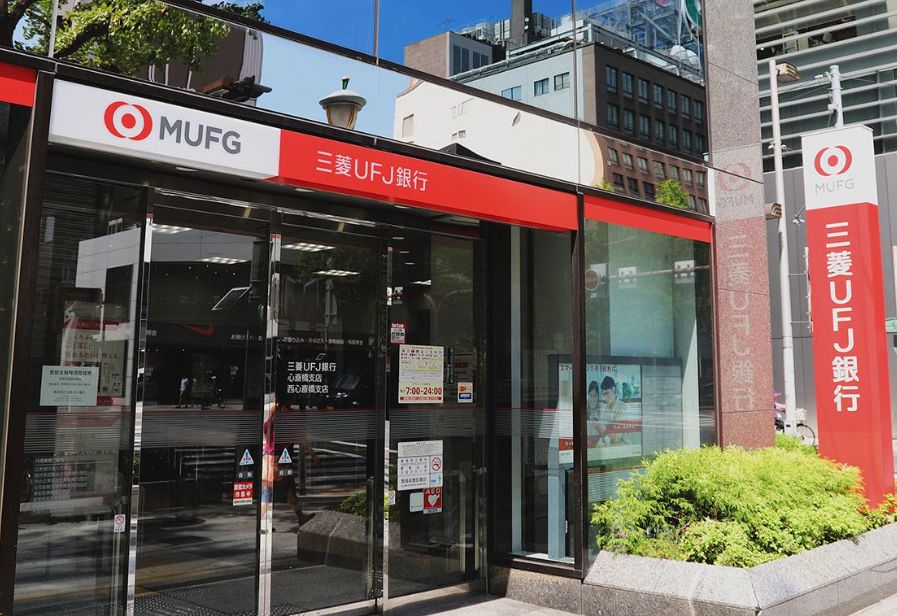 銀行　三菱UFJ銀行西心斎橋支店（銀行）まで580m