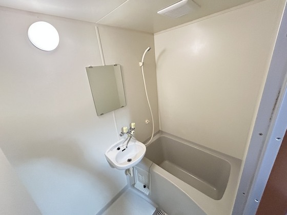 バス・シャワールーム　※別部屋の写真です