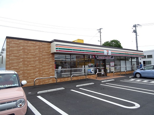 コンビニ　セブンイレブン（コンビニ）まで871m