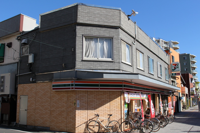 コンビニ　セブンイレブン（コンビニ）まで485m