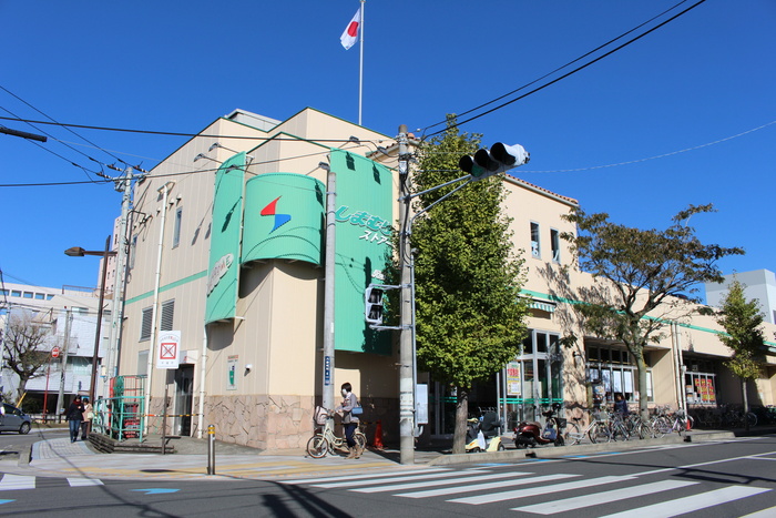 スーパー　しまむらストア（スーパー）まで660m