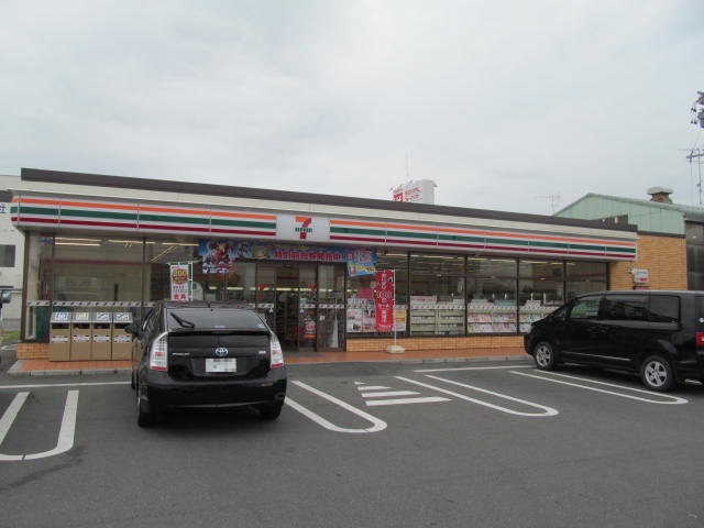コンビニ　セブンイレブン（コンビニ）まで554m
