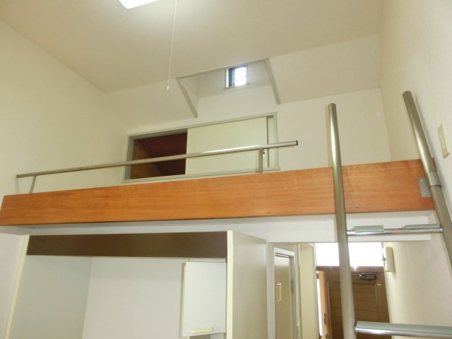 その他部屋・スペース　上部にロフト付き。