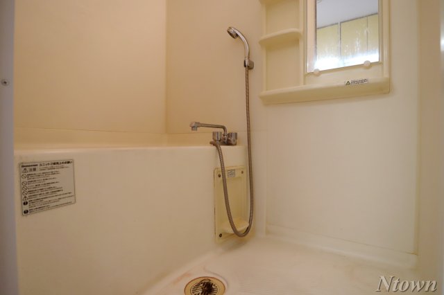 バス・シャワールーム　落ち着いた空間のお風呂です