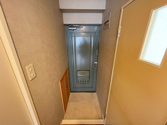 玄関　※別号室の写真です。