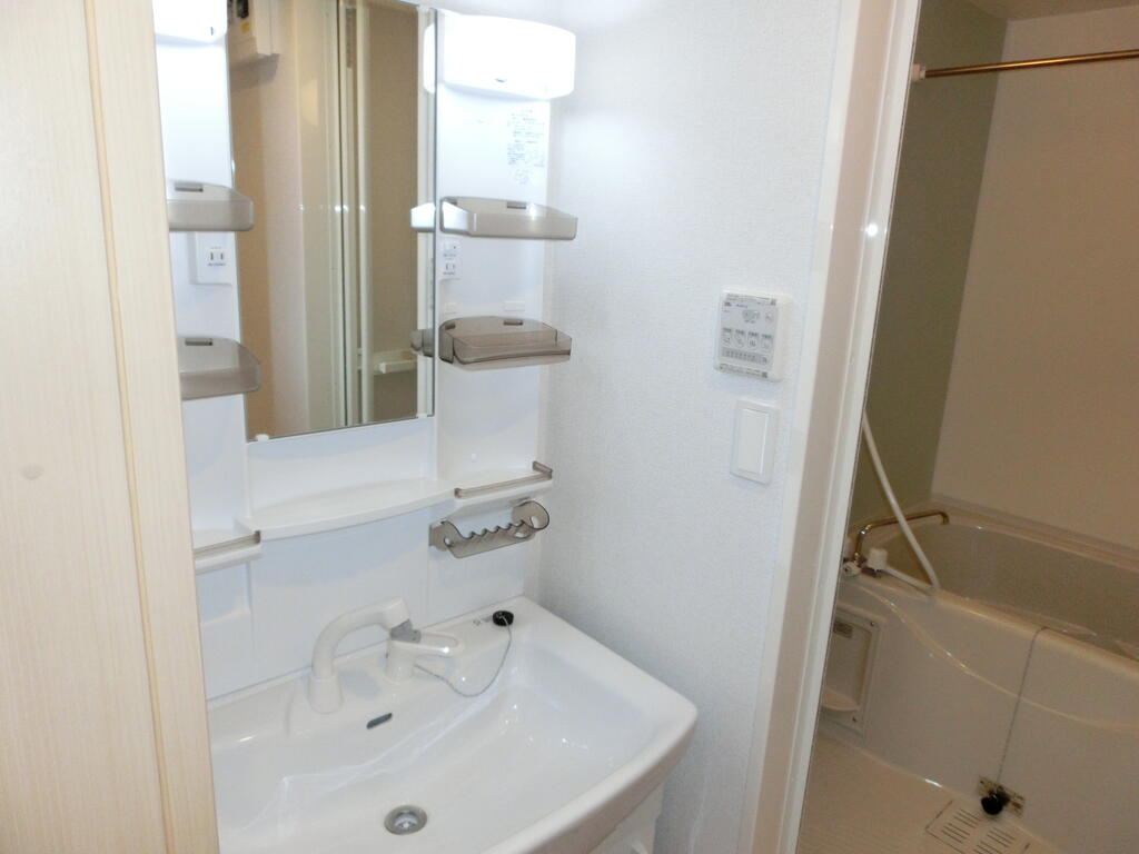 洗面設備　シャワー付洗面台