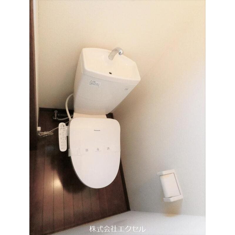 トイレ　温水洗浄便座付きです。