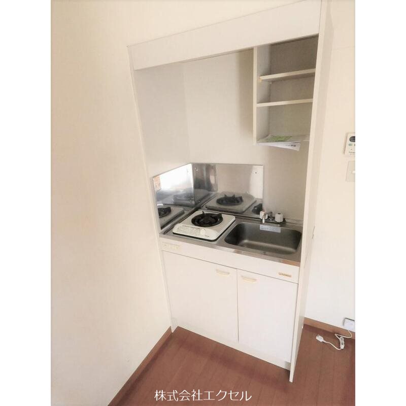 キッチン　ガスコンロ付きのキッチンです。