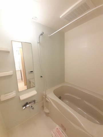 バス・シャワールーム　コンパクトで使いやすいお風呂です