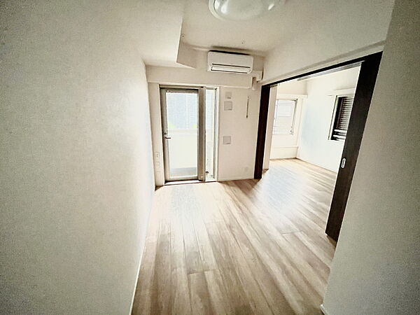 居室・リビング　写真は同タイプ住居です。