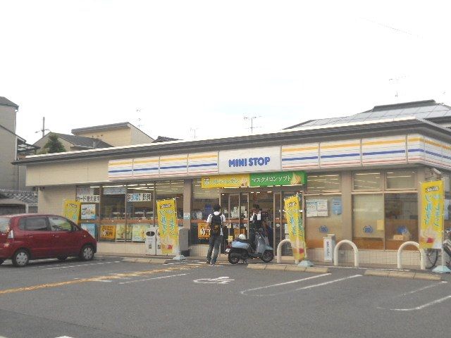 コンビニ　ミニストップ太秦一ノ井町店（コンビニ）まで485m