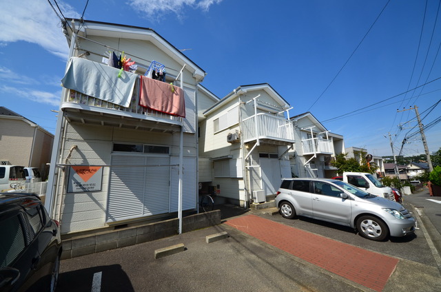 建物外観　★程よい緑に囲まれた、居心地の良い物件です★