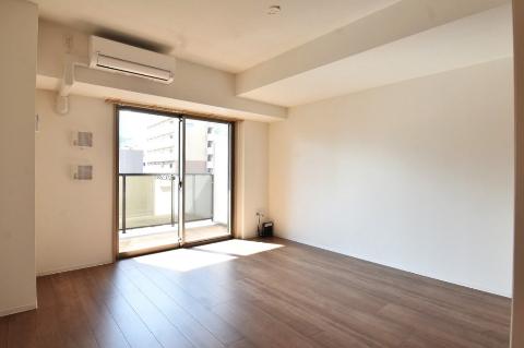 居室・リビング　室内