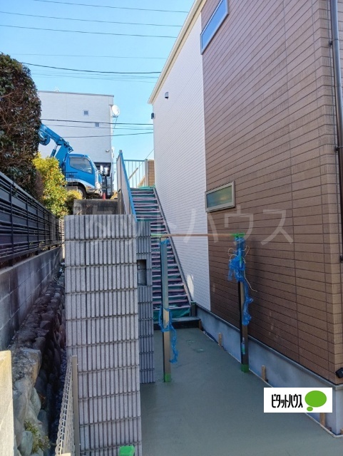 エントランス　建築中の写真です