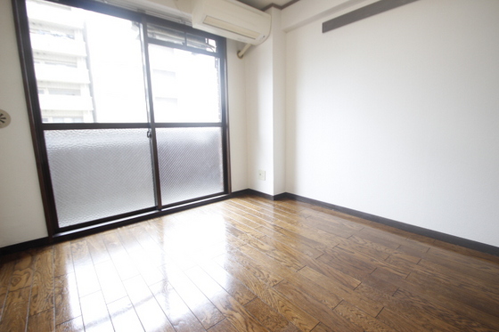 居室・リビング　※別号室の写真です。