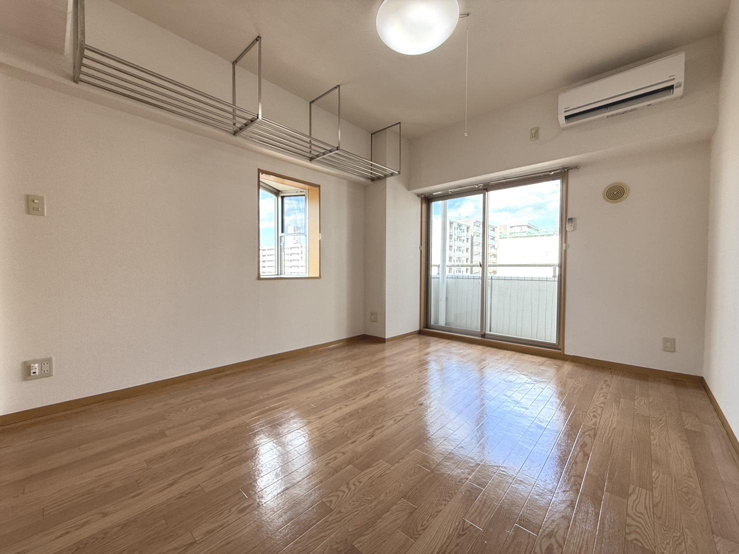 居室・リビング　8帖の広い洋室です(別室参考写真)