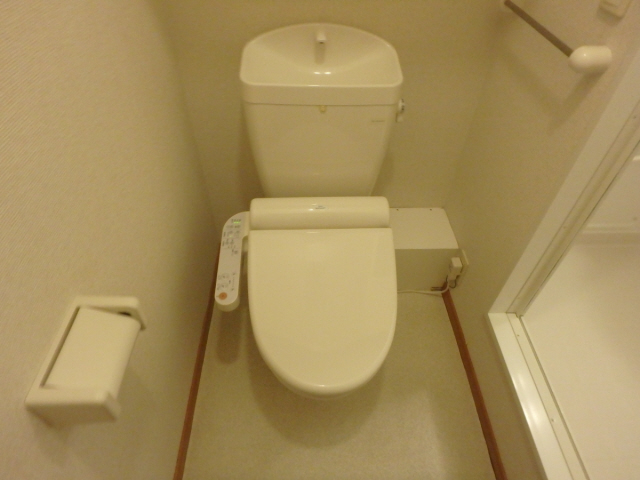 トイレ　温水洗浄便座付きのおトイレ