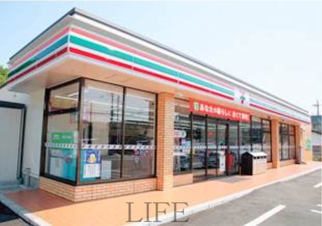 コンビニ　セブンイレブン札幌豊平2条8丁目店（コンビニ）まで300m