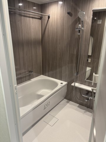 バス・シャワールーム　コンパクトで使いやすいお風呂です