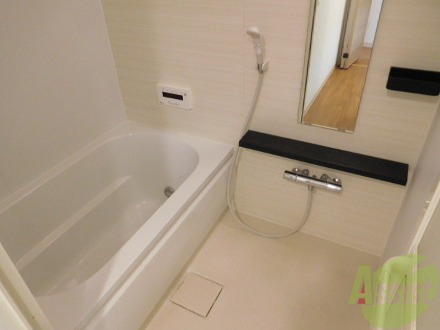 バス・シャワールーム　真っ白お風呂で清潔的です