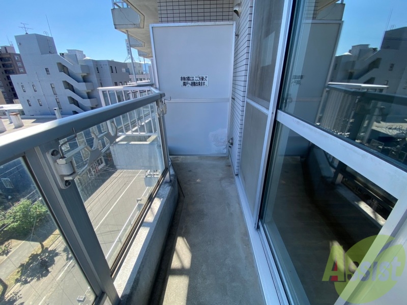 バルコニー　バルコニーは幅があり、広い印象を受けました。