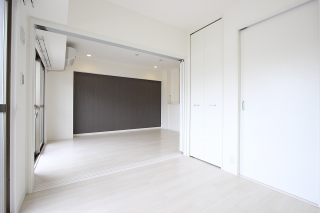 居室・リビング　同物件別号室のものです。