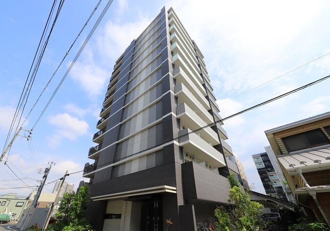 建物外観　しっかりとした建物