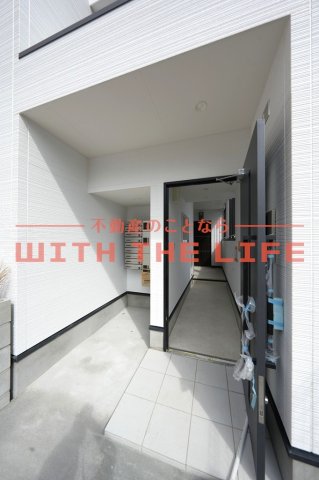 エントランス　落ち着いたエントランスです