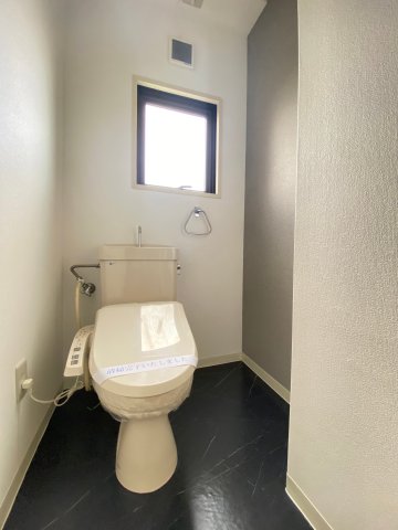 トイレ　画像は別号室。ご参考にどうぞ