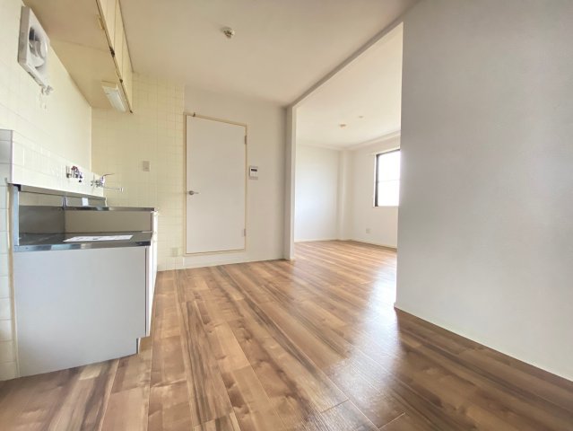 居室・リビング　画像は別号室。ご参考にどうぞ