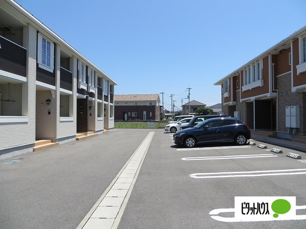 駐車場　駐車場