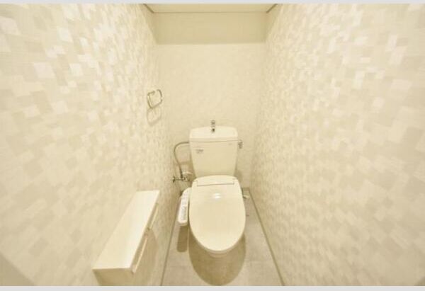 トイレ　嬉しいウォシュレット付きのトイレ！便座温かいですよ♪