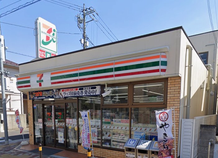 コンビニ　セブンイレブン（コンビニ）まで378m