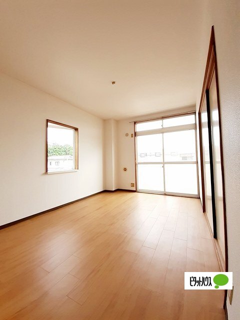 居室・リビング　別室写真です