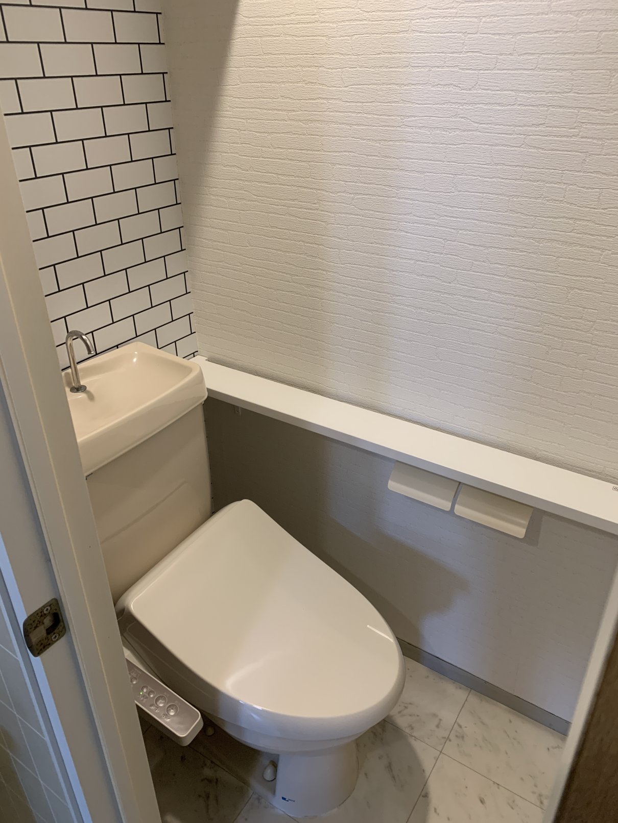 トイレ　温水洗浄便座付トイレ