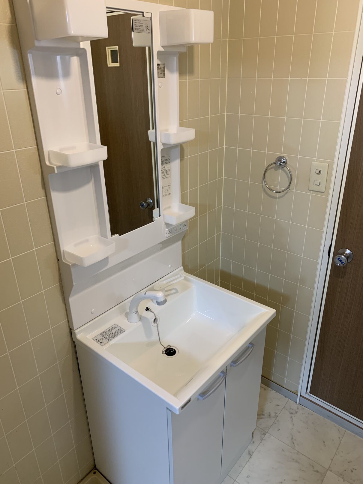 洗面設備　忙しい朝に嬉しい洗髪洗面化粧台