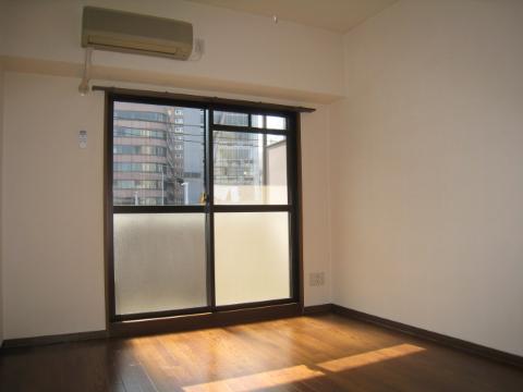 居室・リビング　室内