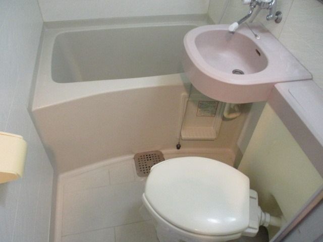 バス・シャワールーム　参考写真（同物件別部屋）