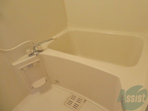 バス・シャワールーム　ユニットタイプのバスルームなのでお掃除もらくらくですね