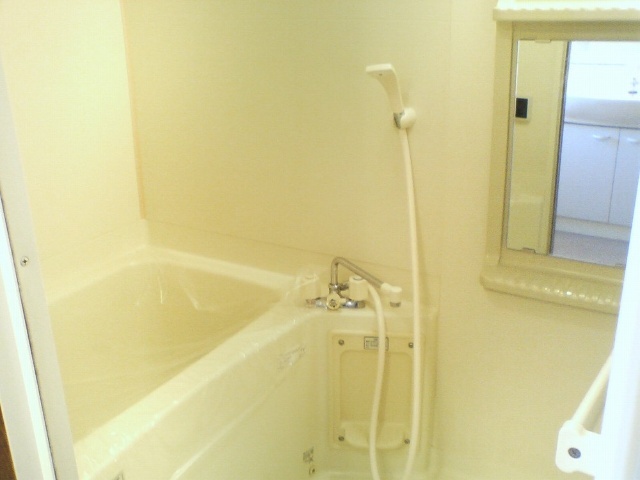 バス・シャワールーム　追いだき付きの浴室