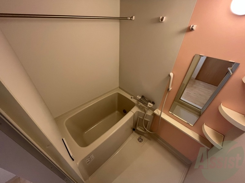 バス・シャワールーム　お風呂になります。一日の疲れを癒してくださいね。