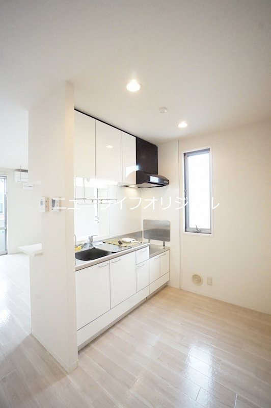 キッチン　窓付きのキッチンは採光、換気にも便利