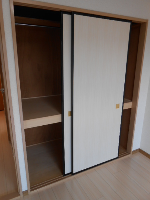 収納　南側寝室内収納（押入・１間分）完備