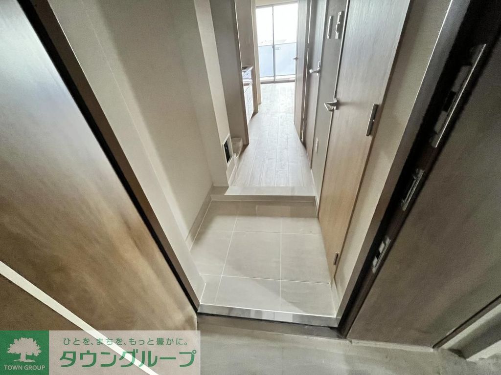 玄関　※別部屋参考写真