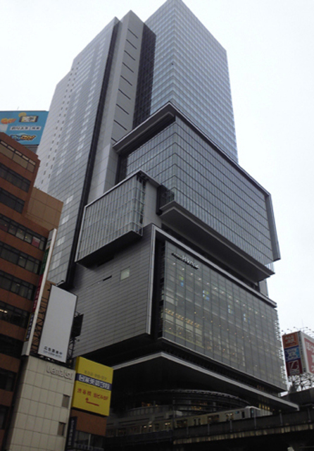 ショッピングセンター　渋谷ヒカリエ（ショッピングセンター）まで824m