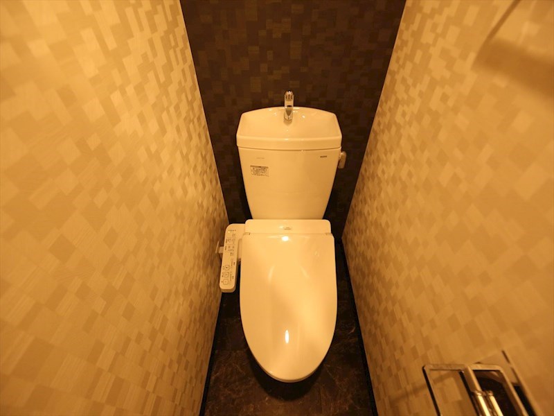 トイレ　温水洗浄暖房便座付トイレ