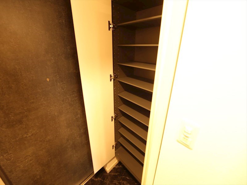 玄関　玄関　シューズボックス付（収納充実してます）