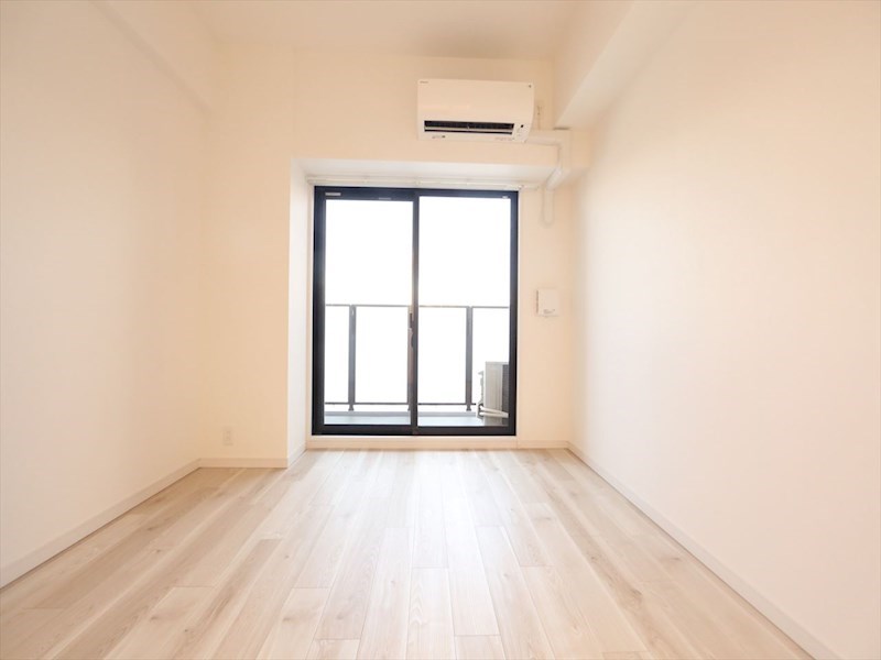 バルコニー　洋室7帖　エアコン完備　クローゼット付　バルコニー