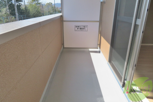 バルコニー　バルコニーは幅も長さも広いので、洗濯物も捗りそうですね。